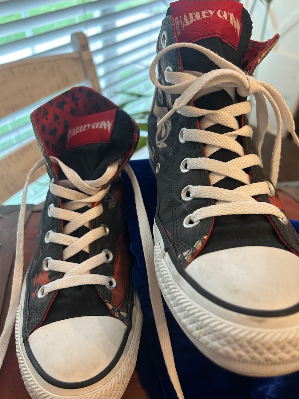 Converse Black/Red Harley Quinn Graphic High Top Sneakers❤️ - Picture 6 of 12
